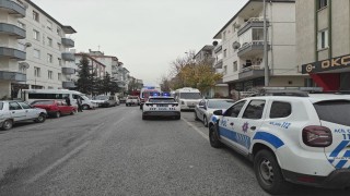 Kendini kilitlediği evini ateşe verdi