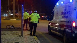 Kiliste otomobille çarpışan bisikletli ağır yaralandı