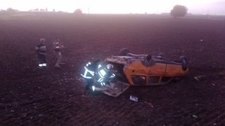 Kırıkhanda otomobil tarlaya uçtu