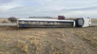 Kırıkkalede akaryakıt tankeri devrildi: 1 yaralı