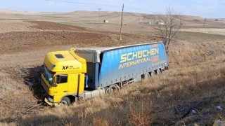 Kırıkkalede tır devrildi: 1 yaralı