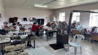 Kırkkepeneklide kadınlar dikişle üretime katılıyor