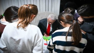 Kırklareli Valisi ve eşi sevgi evlerinde kalan çocuklarla buluştu