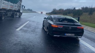 Kırklarelinde şiddetli yağış, otomobil tıra çarptı