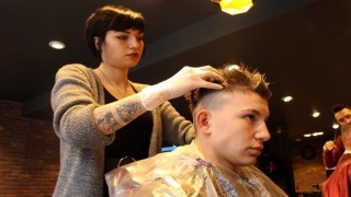 Kış ayları öncesi saç dökülmesine karşı uyarı: Saçın da neme ihtiyacı var