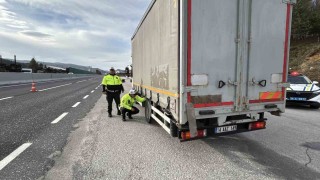 Kış lastiği olmayana Bolu Dağından geçit yok