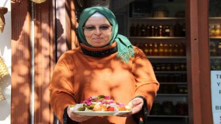 Kış mevsiminin vazgeçilmezi turşu tezgahları süslemeye başladı