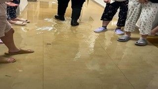 Kız yurdunda patlayan su borusu nedeniyle bazı odaları su bastı