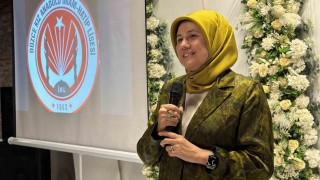 Kızılay Genel Başkanı Yılmaz, Düzcede 41 yıllık eğitim hayatını noktalayan hocası için düzenlenen veda programına katıldı