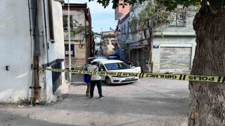 Kızılay personeli yemek dağıtırken vuruldu