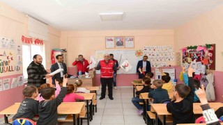 Kızılaydan Çataktaki öğrencilere anlamlı destek