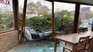 Kocaelide kontrolden çıkan otomobil dehşet saçtı: 1 ölü, 3 yaralı