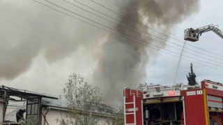 Kocaelide mutfak tezgahları üretim tesisinde korkutan yangın