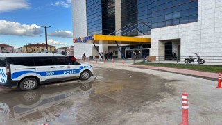 Kocaelide polise bıçakla direnen şüpheli silahla vurularak yakalandı