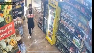 Kontrolden çıkan cip şarküteriye daldı: Kıl payı kurtuluş kamerada