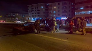 Kontrolden çıkan otomobil elektrik direğine çarptı: 1 yaralı