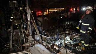 Konyaaltı Sahilindeki kafe yanarak küle döndü, 5 yavru köpek telef oldu