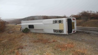 Konyada öğrenci servisi devrildi: 31 yaralı