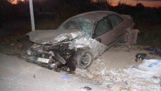 Konyada traktör ile otomobil çarpıştı: 2 yaralı