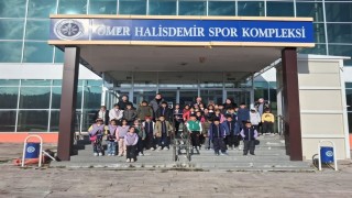 Köy okullarında ki öğrenciler sinema ile tanıştı