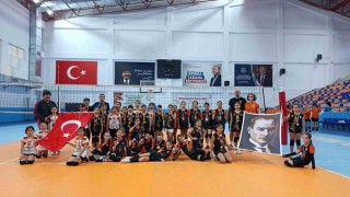 Köyceğizli minikler voleybolda şampiyon oldu