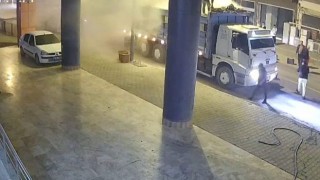 Kozan İlçesinde Seyir Halindeki Kamyonun Kasası Alev Aldı