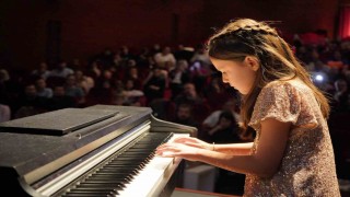 Küçük piyanistler hünerlerini sergiledi