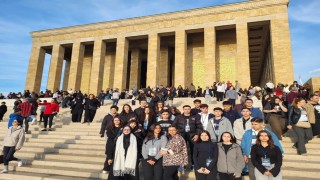 Küçükçekmece Belediyesi 400 genci Anıtkabire götürdü