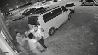 Kukla sanatçısı boşanma aşamasındaki eşi ve ailesi tarafından darbedildi