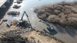 Kura Nehrinde temizlik çalışması