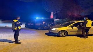 Kurallara uymayan 74 sürücü cezadan kaçamadı