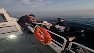 Kuşadası açıklarında 14 düzensiz göçmen yakalandı