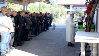 Kuşadasının sevilen doktoru son yolculuğuna uğurlandı