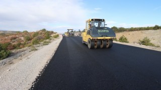 Kütahya köylerinde asfalt çalışmaları devam ediyor