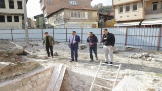 Kütahya Valisi Işın, Yakup Çelebi İmaret Külliyesi restorasyon alanında incelemelerde bulundu