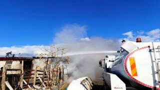 Kütahyada ahır yangını büyümeden söndürüldü