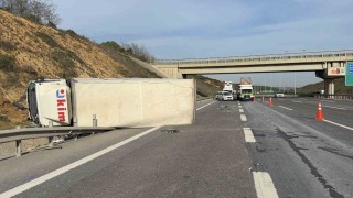 Kuzey Marmara Otoyolunda zincirleme kaza: Aynı firmaya ait iki kamyon kazaya karıştı