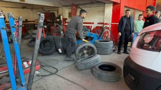 Lastikçilerde kış yoğunluğu: Sürücüler kış lastiği değişimi için akın ediyor