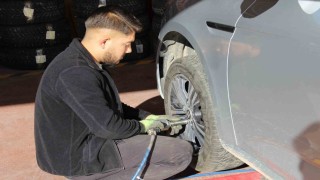 Lastikçilerin kış lastiği mesaisi erken başladı