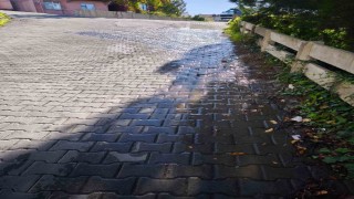 Mahallede tonlarca su boşa aktı