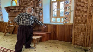 Mahallenin 60 yıllık ahşap ustası