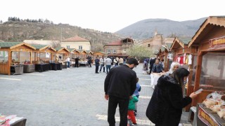 Maharetli Eller Pazarı Kasımda yine dolup taştı