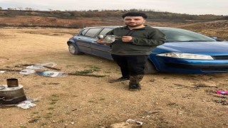 Mahsur kalan mavi balıkçıl kuşunu doğa gezisine çıkan gençler kurtardı