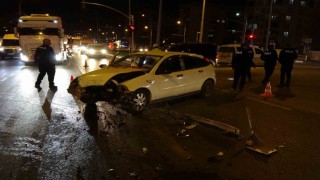 Malatyada iki aracın çarpıştığı kazada ortalık savaş alanına döndü: 3 yaralı