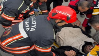 Malatyada kamyonet ile kamyon çarpıştı: 1 yaralı