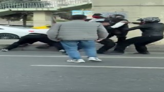 Maltepe E-5te motorcular arasında çıkan kavgada tekme ve yumruklar havada uçuştu