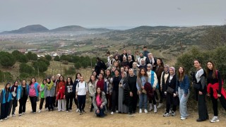 Manisada 61 kadın öğretmen 24 Kasımı Gençlik Kampında kutladı