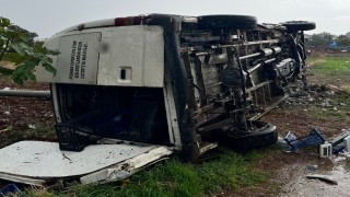 Manisada kamyonet devrildi: 1 ölü, 1 yaralı