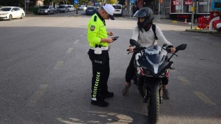 Manisada motosiklet ve film cam denetimi