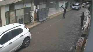 Manisada yürekleri ısıtan anlar: Yüksekten düşen kediyi polis yakaladı